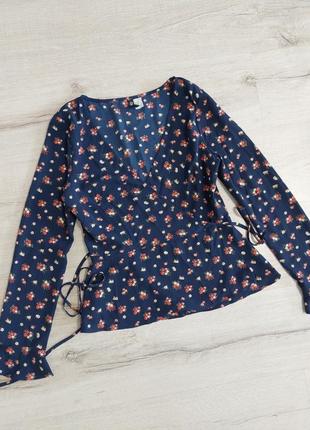 Приталена жіноча блуза на запах