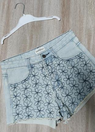 Гарні модні шортики із вишивкою!! розмір s-m..