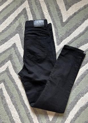 Джинсы dkny