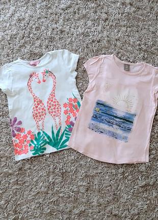 Мила футболка  little kids 110-116 розміру.