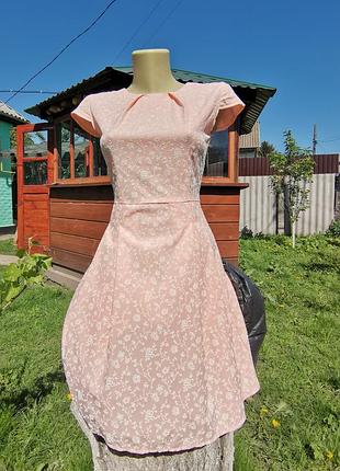 Сукня ніжна