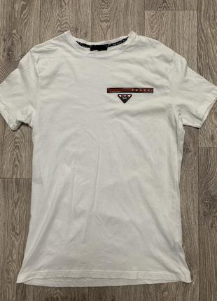 Футболка prada