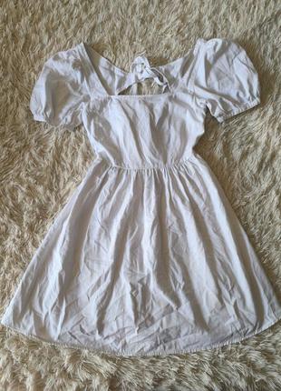 Джинсовое белое платье с открытой спинкой