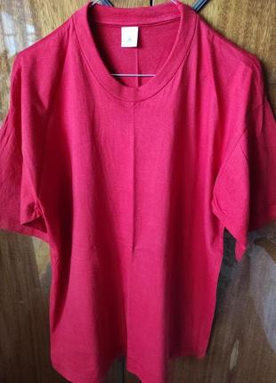 Футболка червона