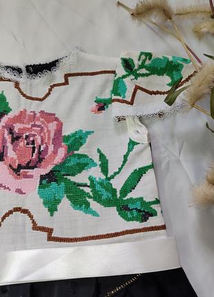 Вышитое платье