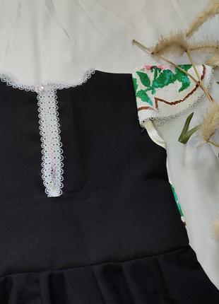 Вышитое платье