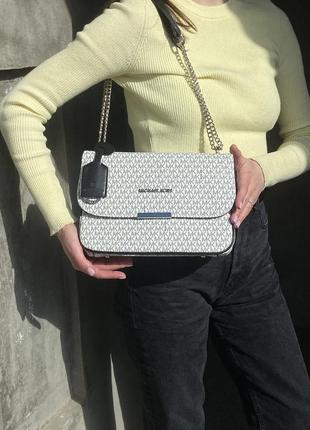 Michael kors zippy bag white