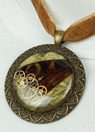 Кулон з крилом метелика і деталями годинника, чокер