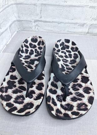 Вьетнамки crocs kadee flip flop animal print размер 37-384 фото