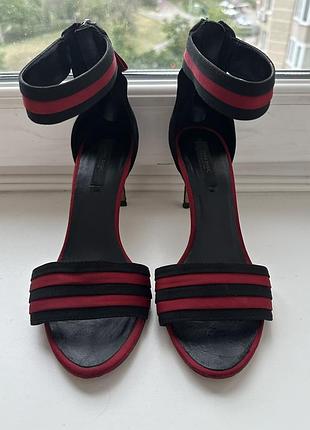 Босоніжки zara
