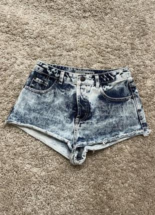 Джинсовые шорты короткие