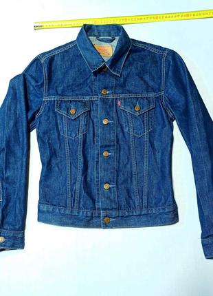 Куртка джинсова   levi's 70590 0401  size m made in tunisia 🇹🇳 
состояние идеальное,
