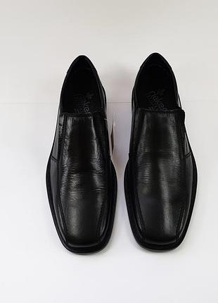 Чорні шкіряні туфлі