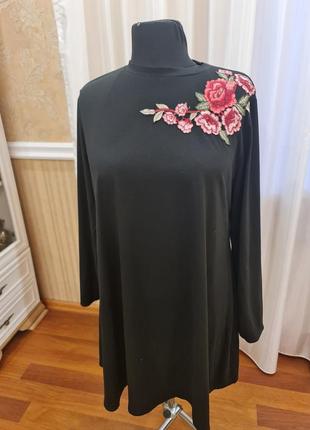 Интересное платье с аппликацией р.54-56 а фасон