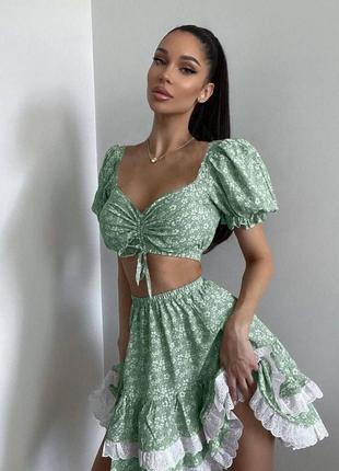 Костюм топ з короткими рукавами спідниця міні рясна коротка юбка з мереживом комплект з квітковим принтом стильний блакитний червоний зелений