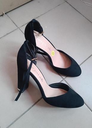 Шикарные нарядные босоножки с закрытым носком р.38