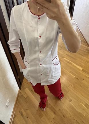 Медичний костюм з шапочками