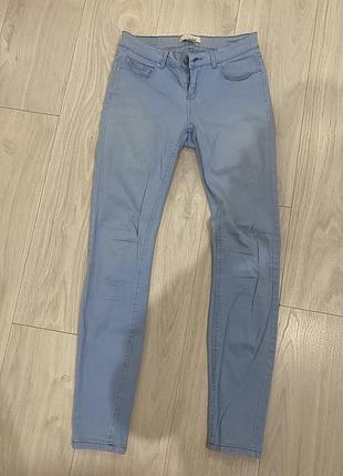 Жіночі джинси дуже гарного кольору