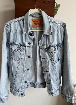 Джинсова куртка levi's