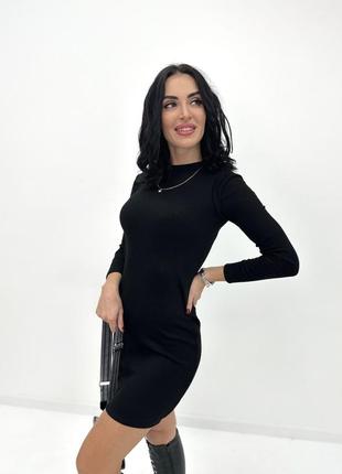 Тепла облягаюча коротка сукня з ангори в рубчик