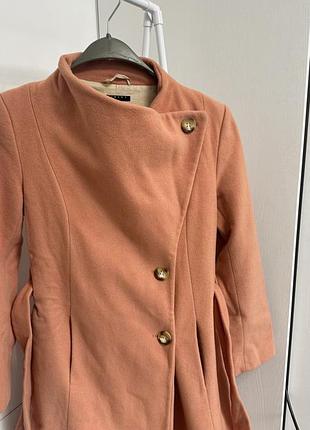 Коралловое персиковое пальто