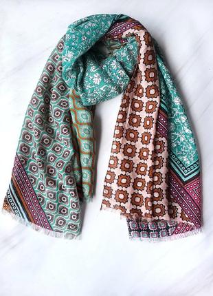 Шарф-палантин женский весна-осень в геометричный узор без бренду 192х106 см коричневый с зеленым