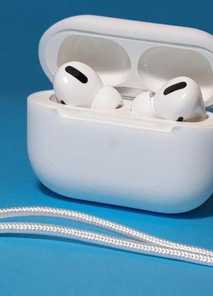 Чехол silicone case для airpods pro с ремешком в белом цвете