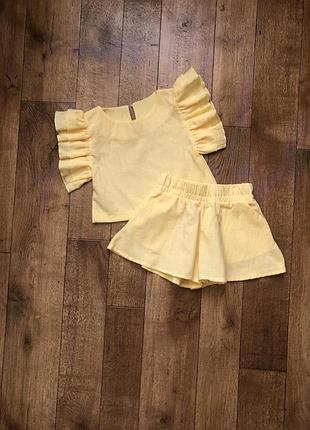 Костюм з шортами