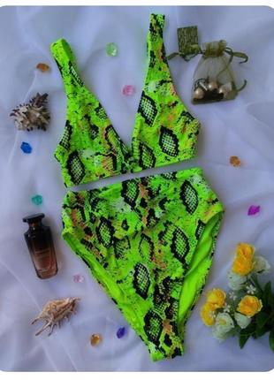 Неоновый раздельный купальник в змеиный принт asos