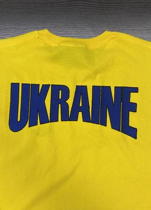 Мужская хлопковая желтая футболка с нашивкой “ukraine”8 фото