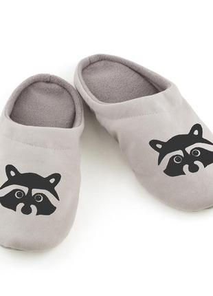 Домашние тапочки шлепки енот багира
