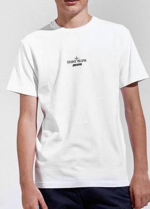 Топовая футболка белого цвета от бренда stone island