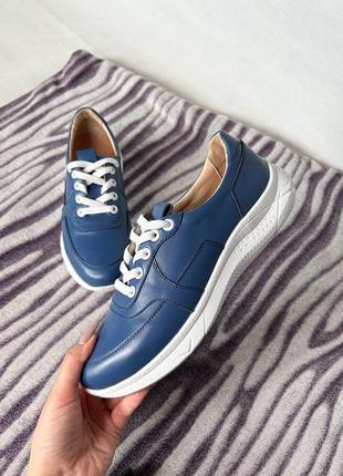 Шкіряні жіночі кросівки синього кольору10 фото