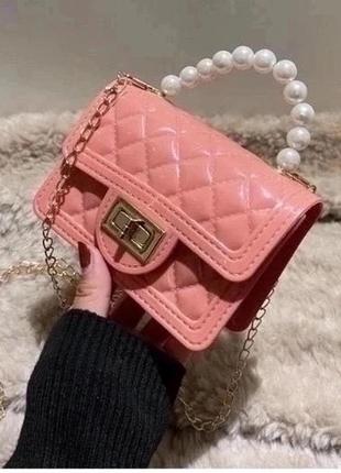 Стильна лакова сумочка