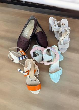Женские босоножки