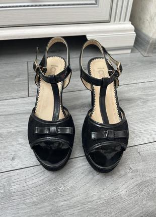 Босоніжки замшеві