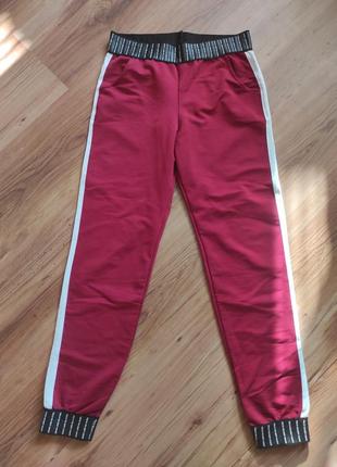 Спортивні штани на розмір 46.