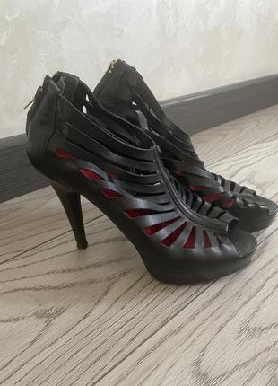 Босоніжки kordel шкіряні