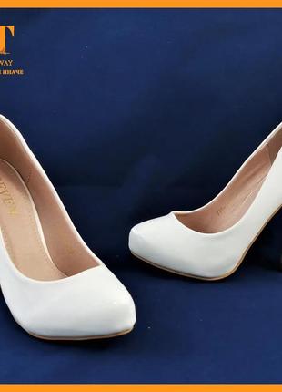 Женские белые туфли на каблуке лаковые модельные (размеры: 36,37,38,39,40) - 702