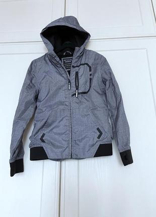 Фірмова вітровка 9-10 років