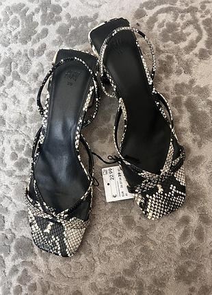 Босоножки h&amp;m 38р.