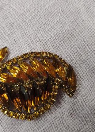 Брошь с стеклом