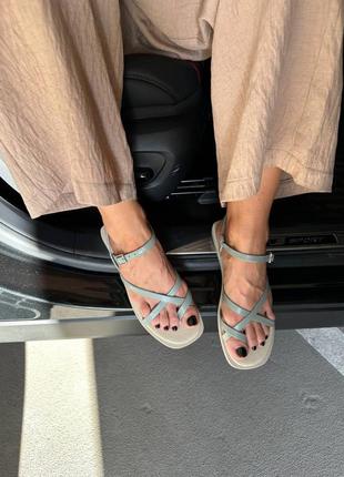 Босоножки женские кожаные серо-голубые на светлой подошве