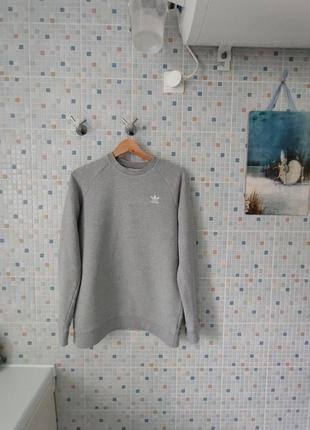 Світшот adidas.