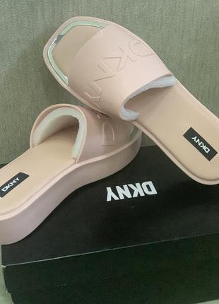 Шлепки dkny