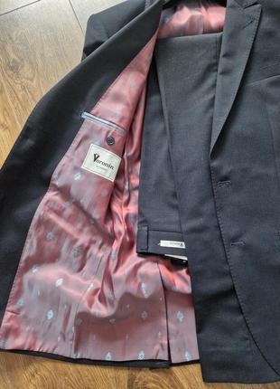 Мужской костюм темно синего цвета, бренда voronin