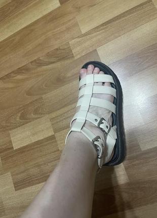 Удобные кожаные босоножки