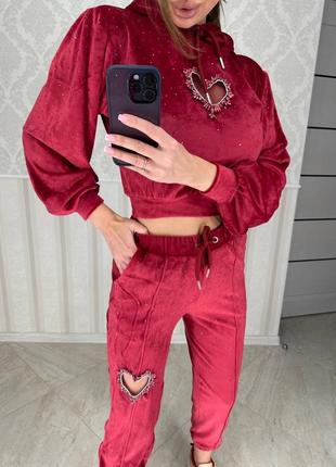 Костюм велюровый со стразами