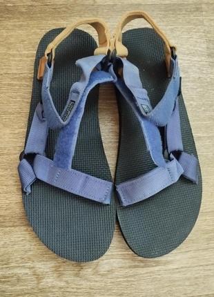 Босоножки teva,43 размер