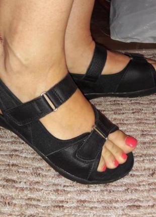 Шкіряні босоніжки